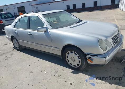 1998 Mercedes-Benz E 320 z USA, uszkodzony, nr VIN WDBJF65F4WA683664